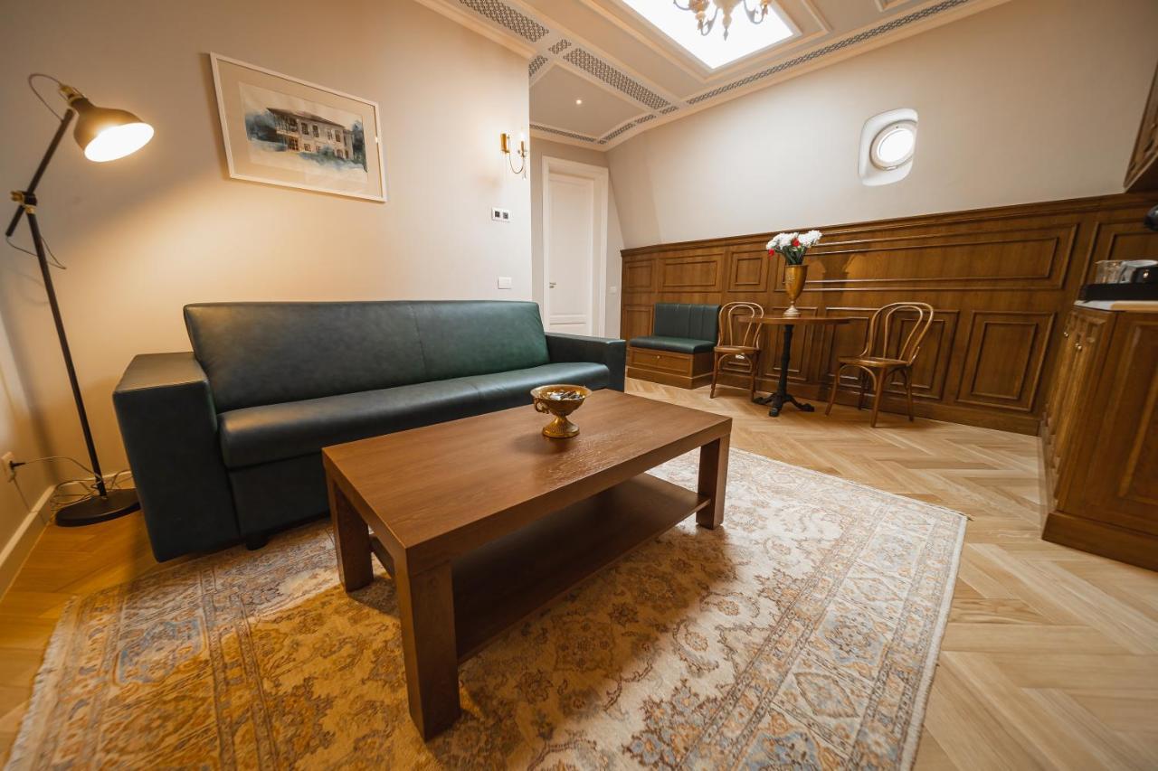 Templum Clava Hotel Букурещ Екстериор снимка
