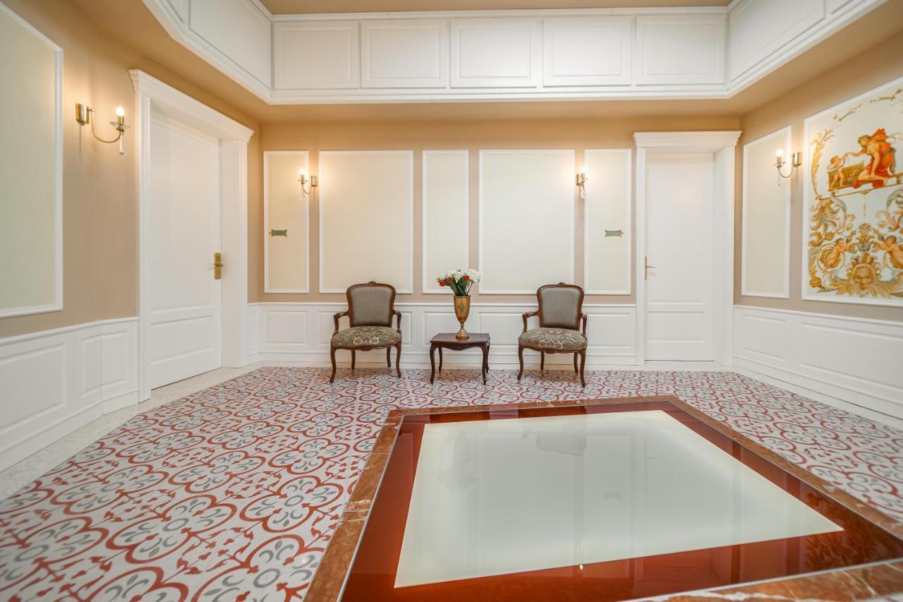 Templum Clava Hotel Букурещ Екстериор снимка
