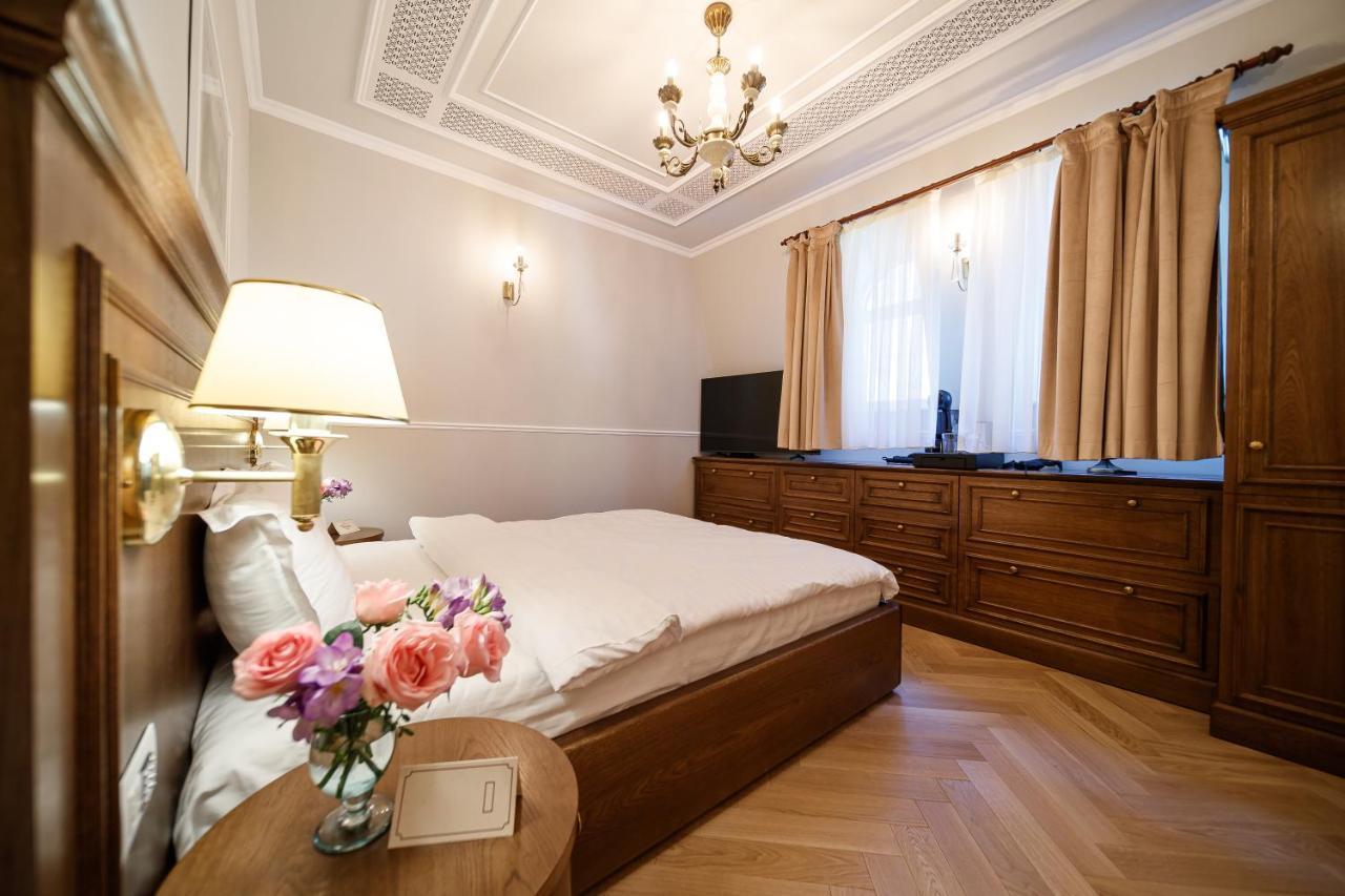 Templum Clava Hotel Букурещ Екстериор снимка