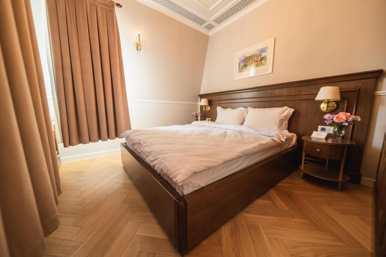 Templum Clava Hotel Букурещ Екстериор снимка