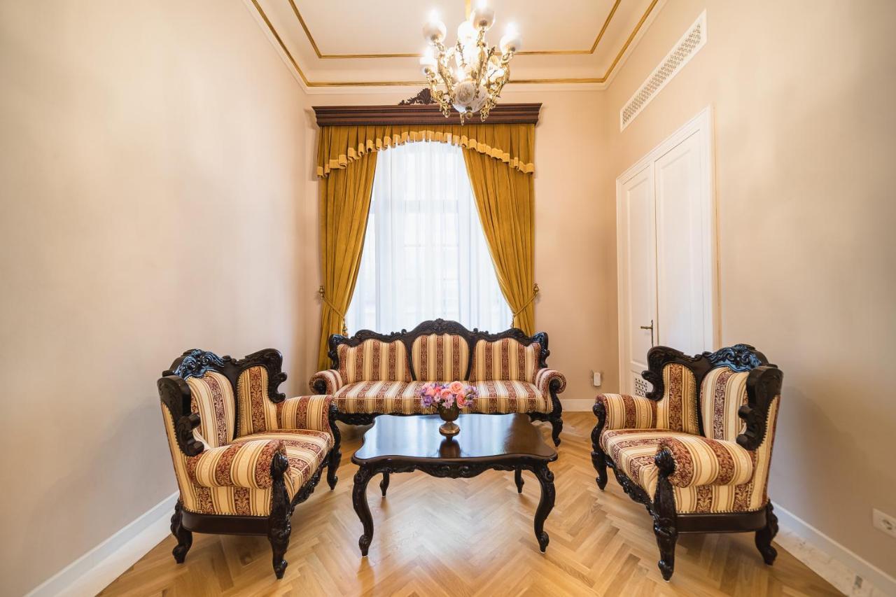Templum Clava Hotel Букурещ Екстериор снимка
