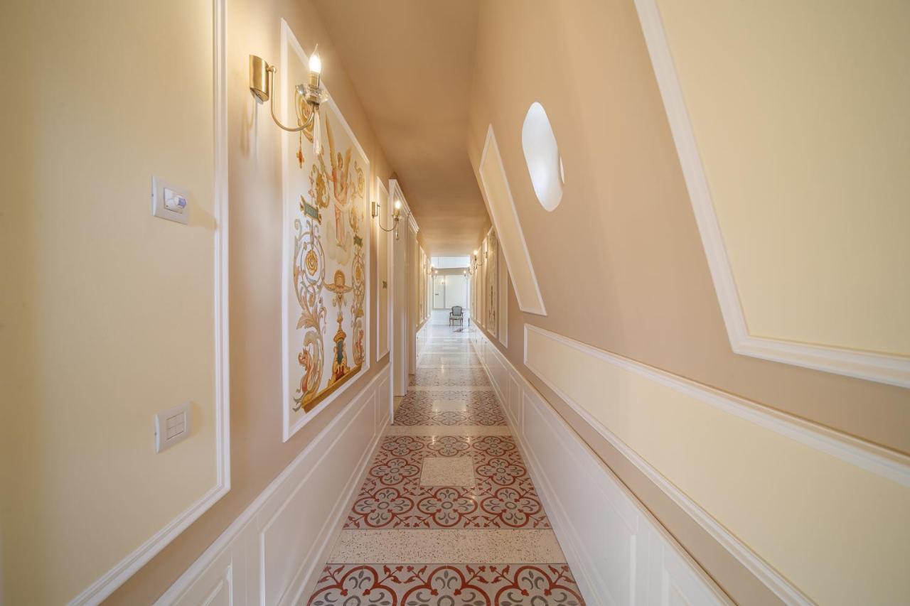 Templum Clava Hotel Букурещ Екстериор снимка
