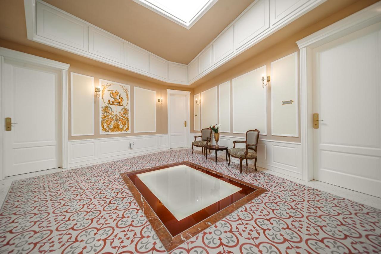 Templum Clava Hotel Букурещ Екстериор снимка