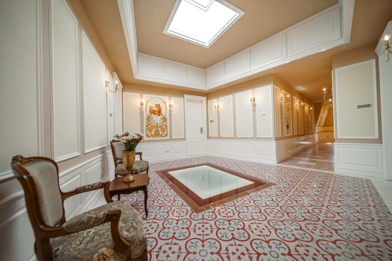 Templum Clava Hotel Букурещ Екстериор снимка