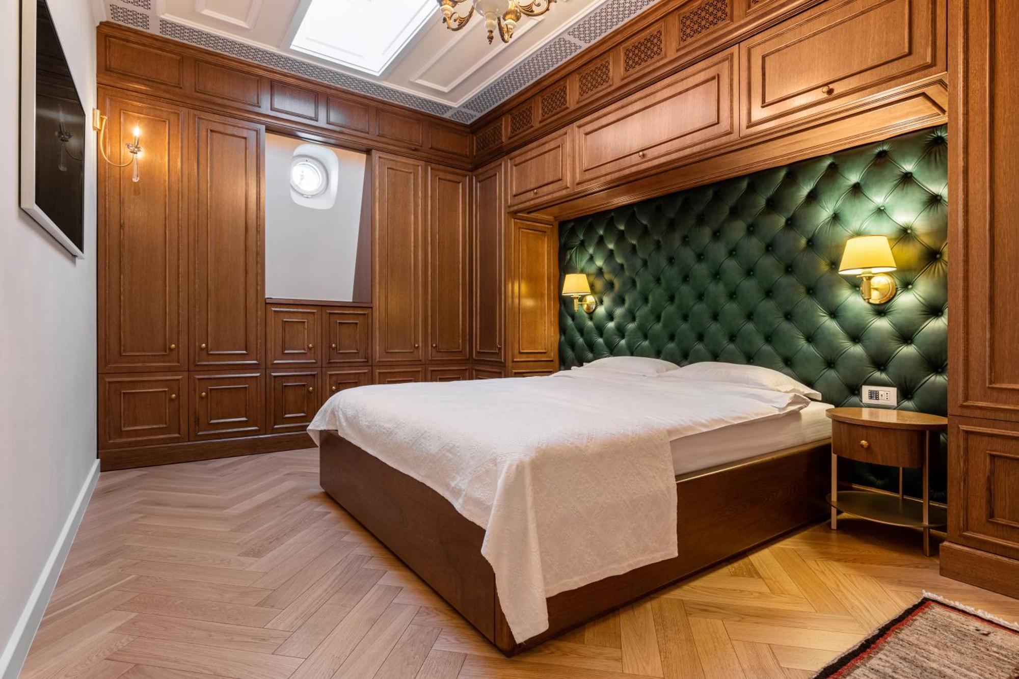 Templum Clava Hotel Букурещ Екстериор снимка