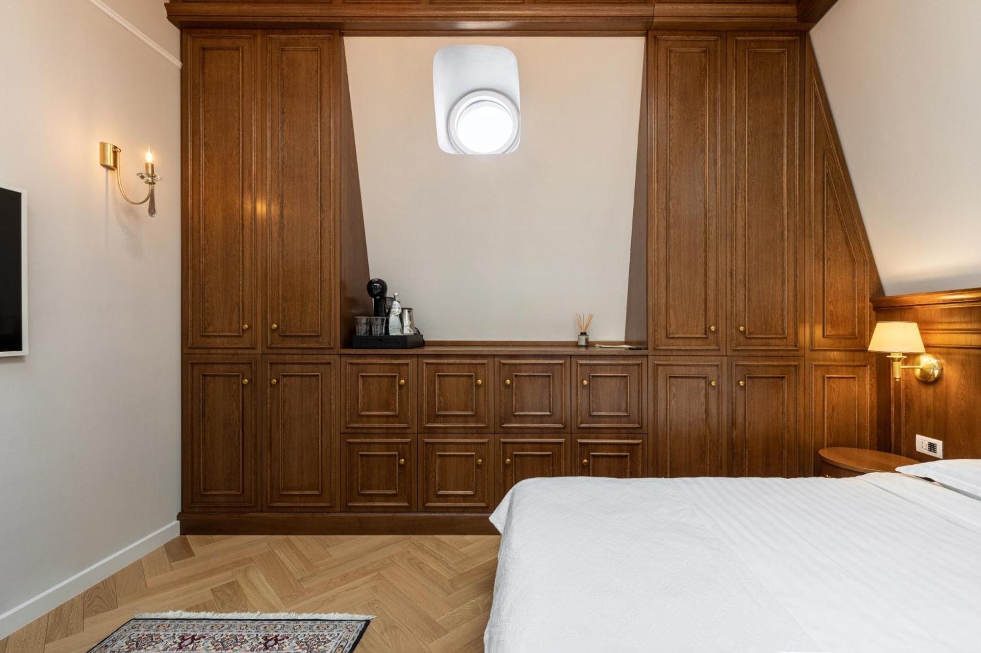Templum Clava Hotel Букурещ Екстериор снимка