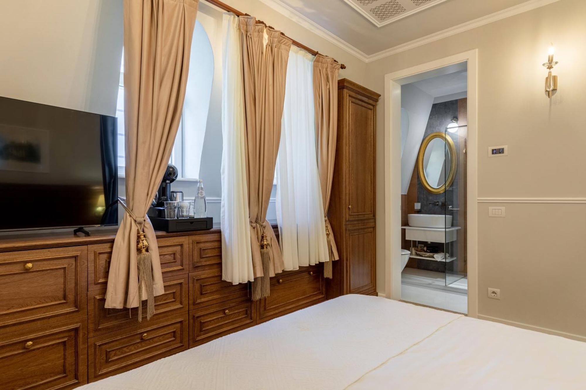 Templum Clava Hotel Букурещ Екстериор снимка