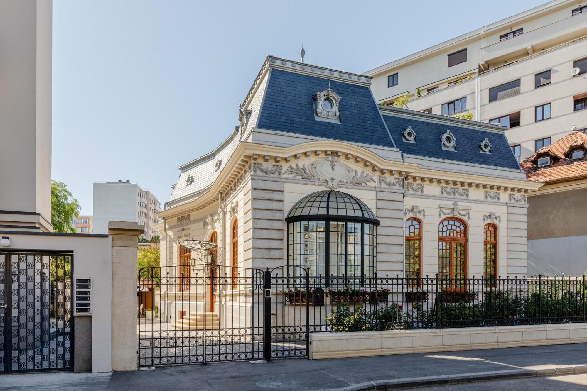 Templum Clava Hotel Букурещ Екстериор снимка